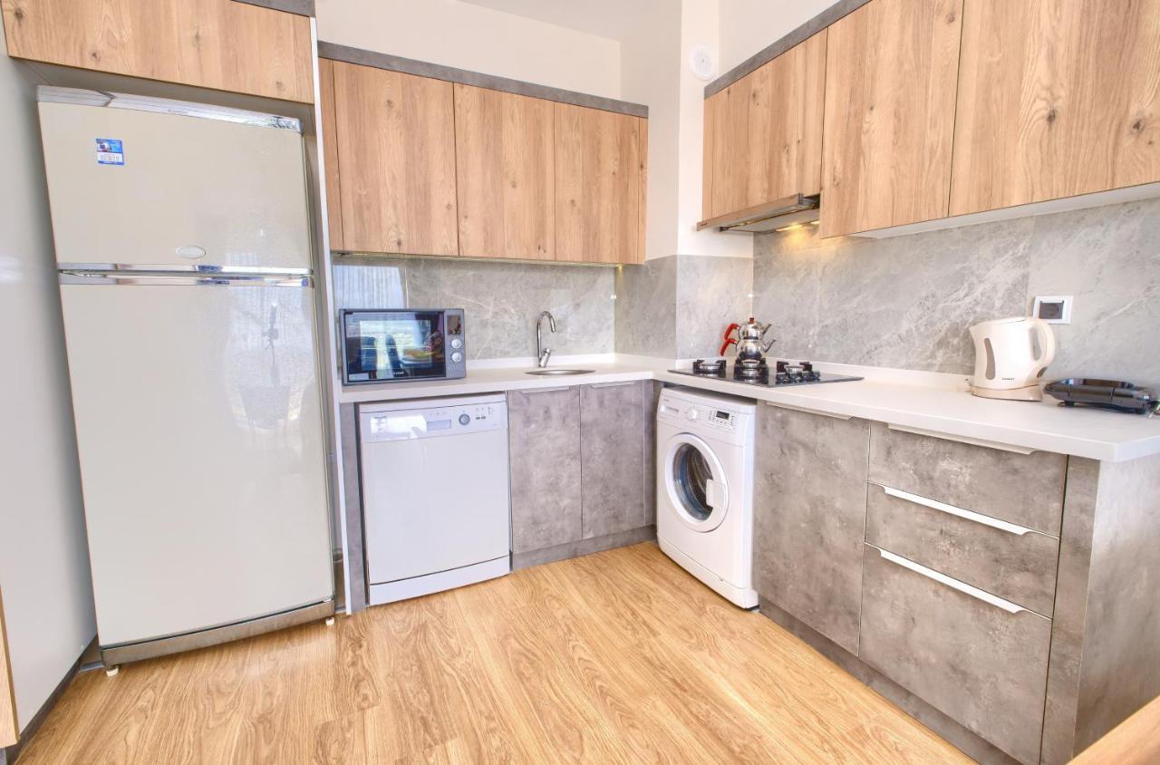 1207 By Newinn Apartment