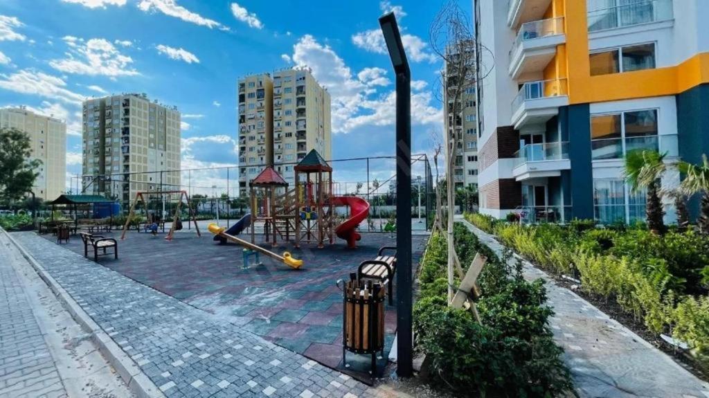 La Casa Airport House With A Pool Apartment