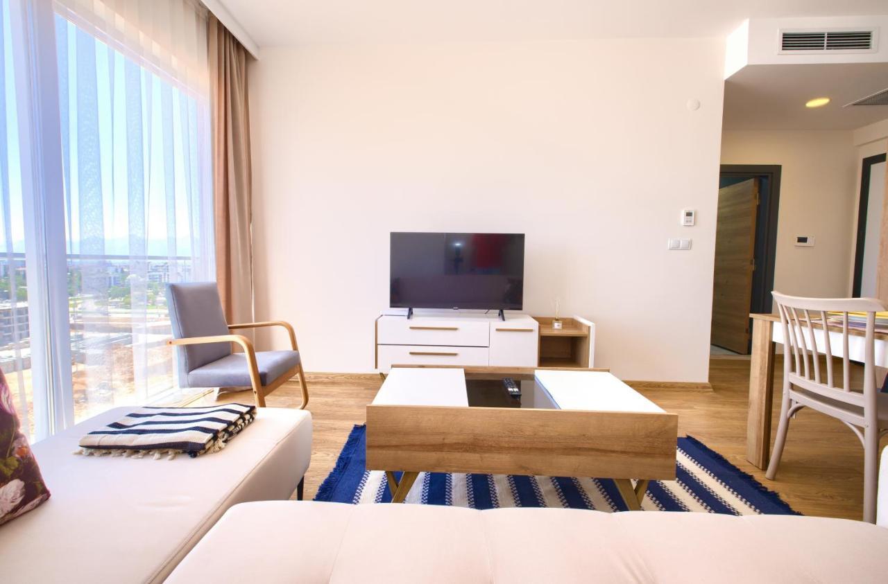 1207 By Newinn Apartment *
