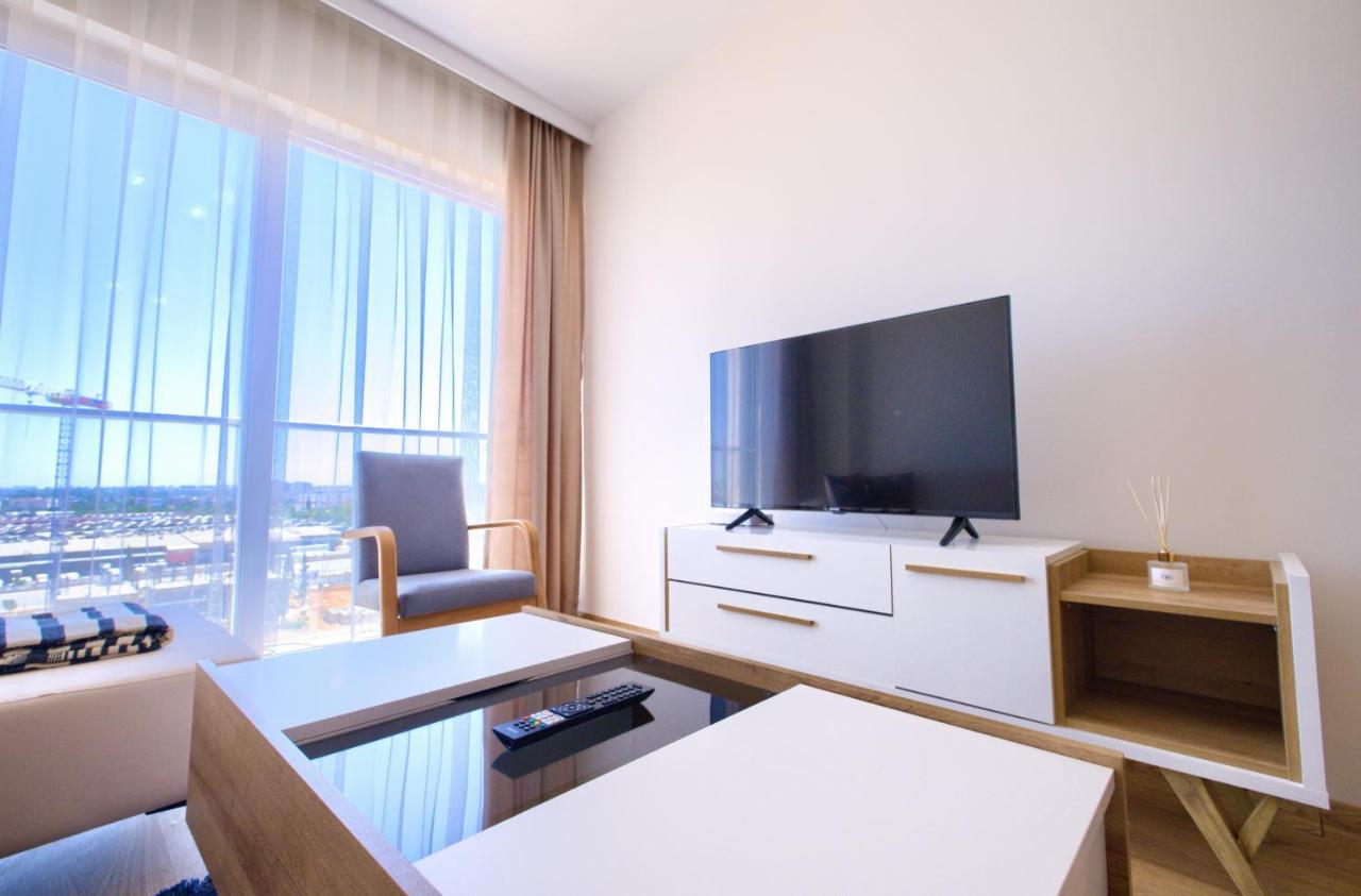 1207 By Newinn Apartment