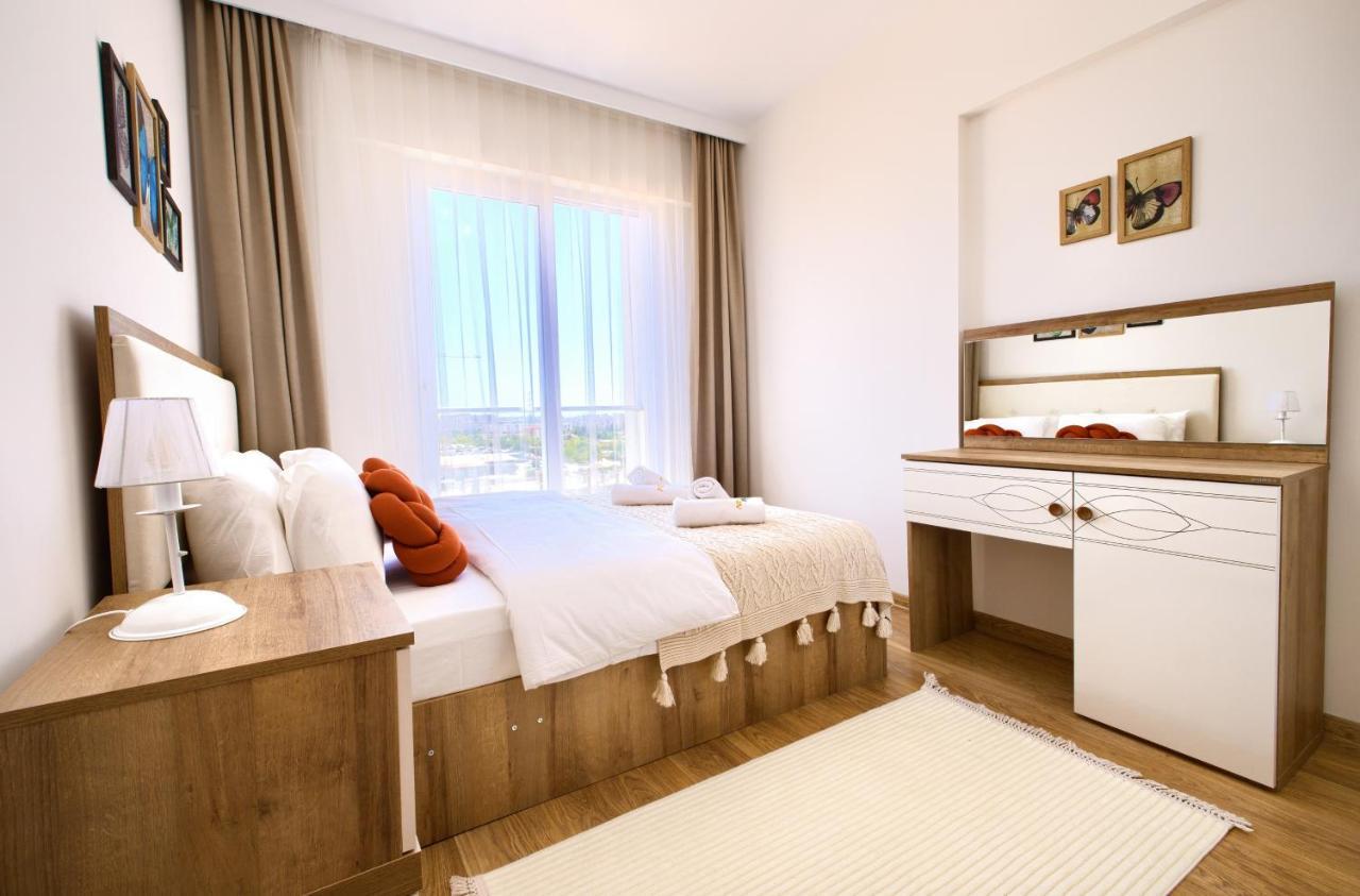 1207 By Newinn Apartment