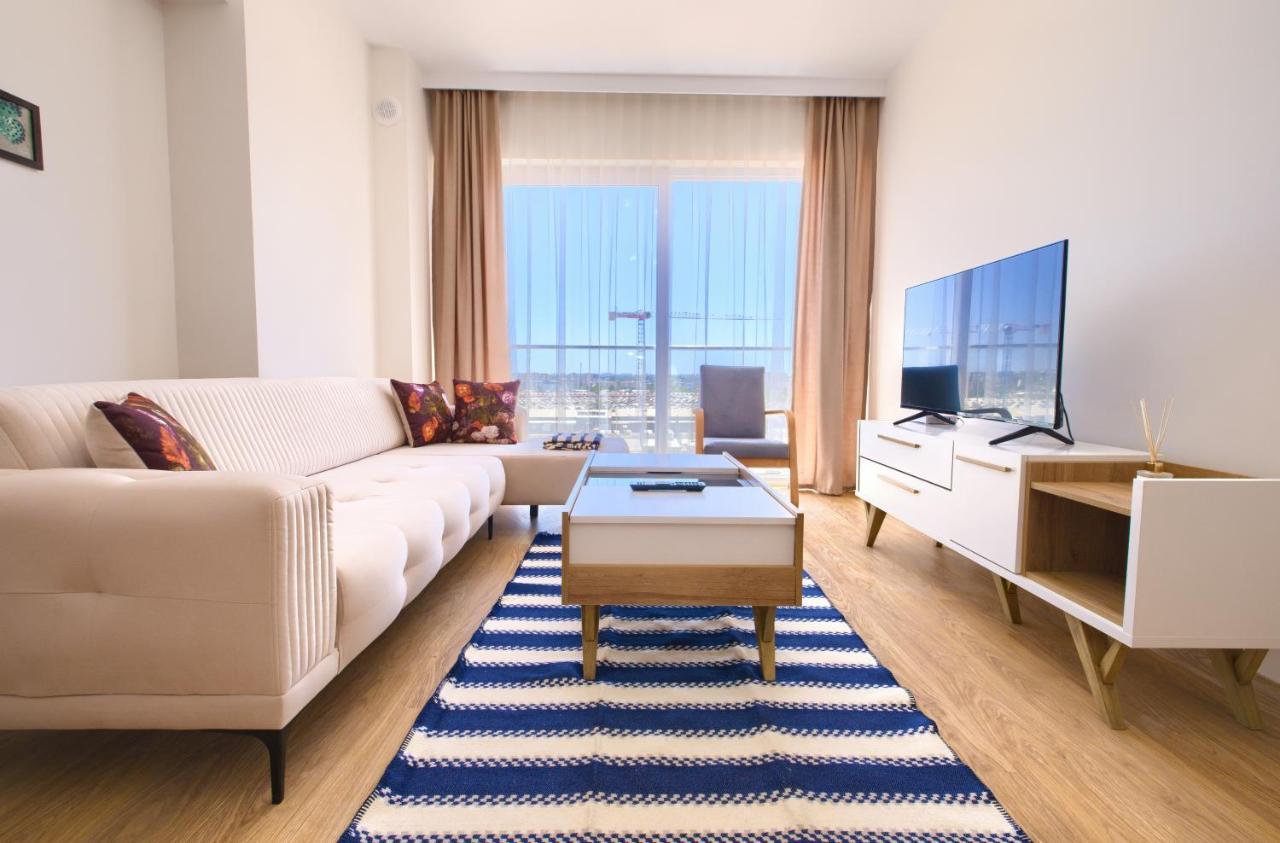1207 By Newinn Apartment *