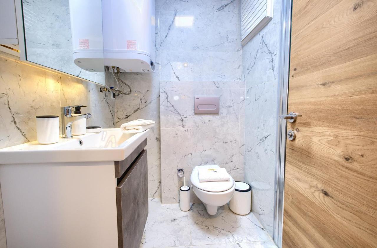 1207 By Newinn Apartment *