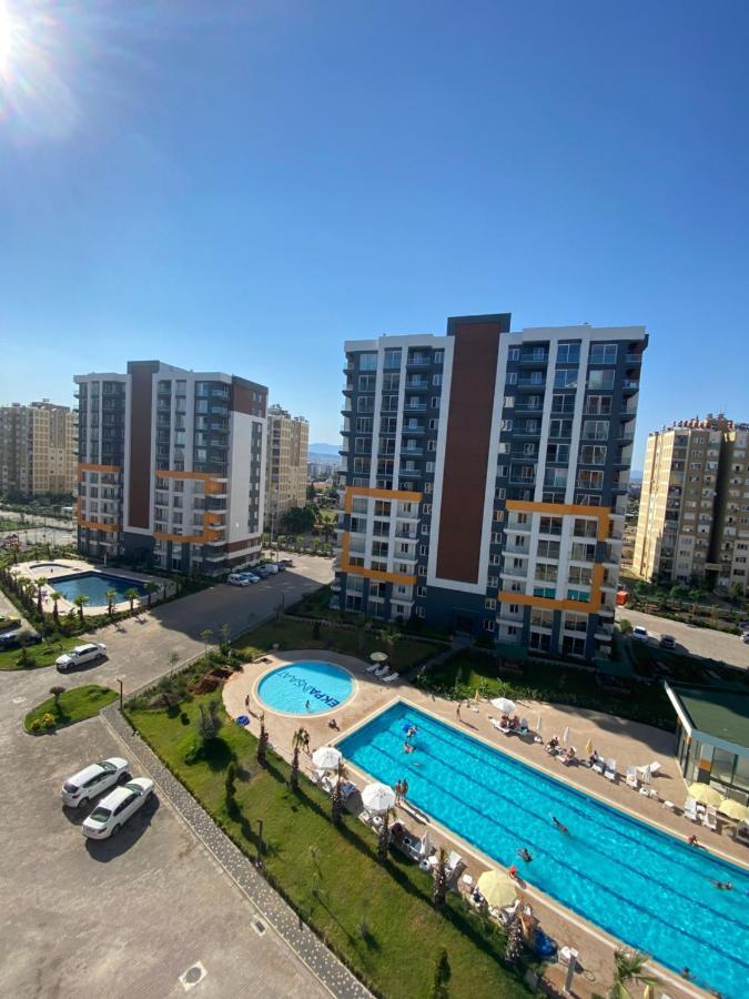 La Casa Airport House With A Pool Apartment *