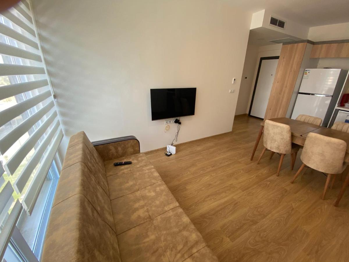 Apartment La Casa Airport House With A Pool