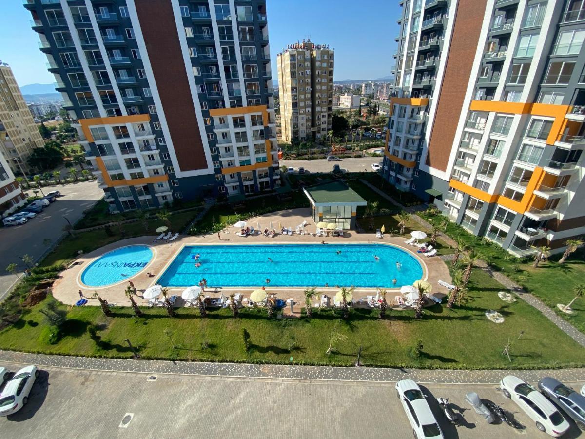 La Casa Airport House With A Pool Apartment *