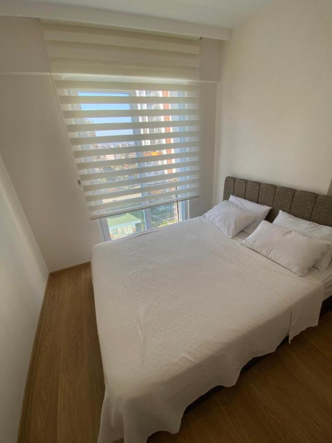 La Casa Airport House With A Pool Apartment *