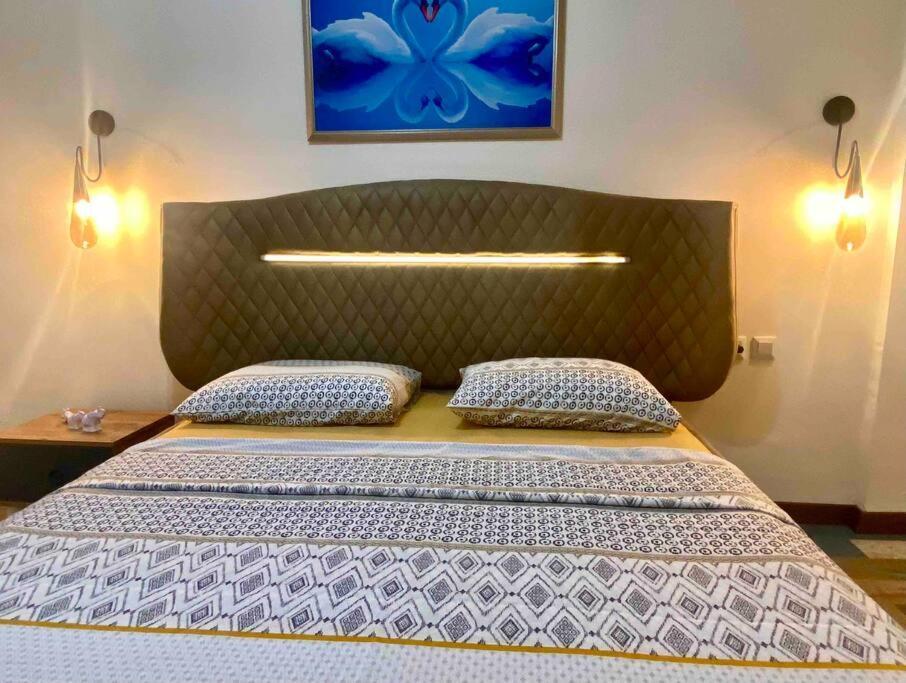 Licensed ,jazzy Class 3 Bedrooms Homes 100mb Wi-fi Apartment *