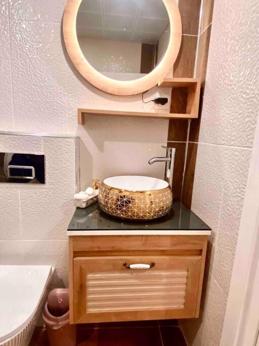 Licensed ,jazzy Class 3 Bedrooms Homes 100mb Wi-fi Apartment