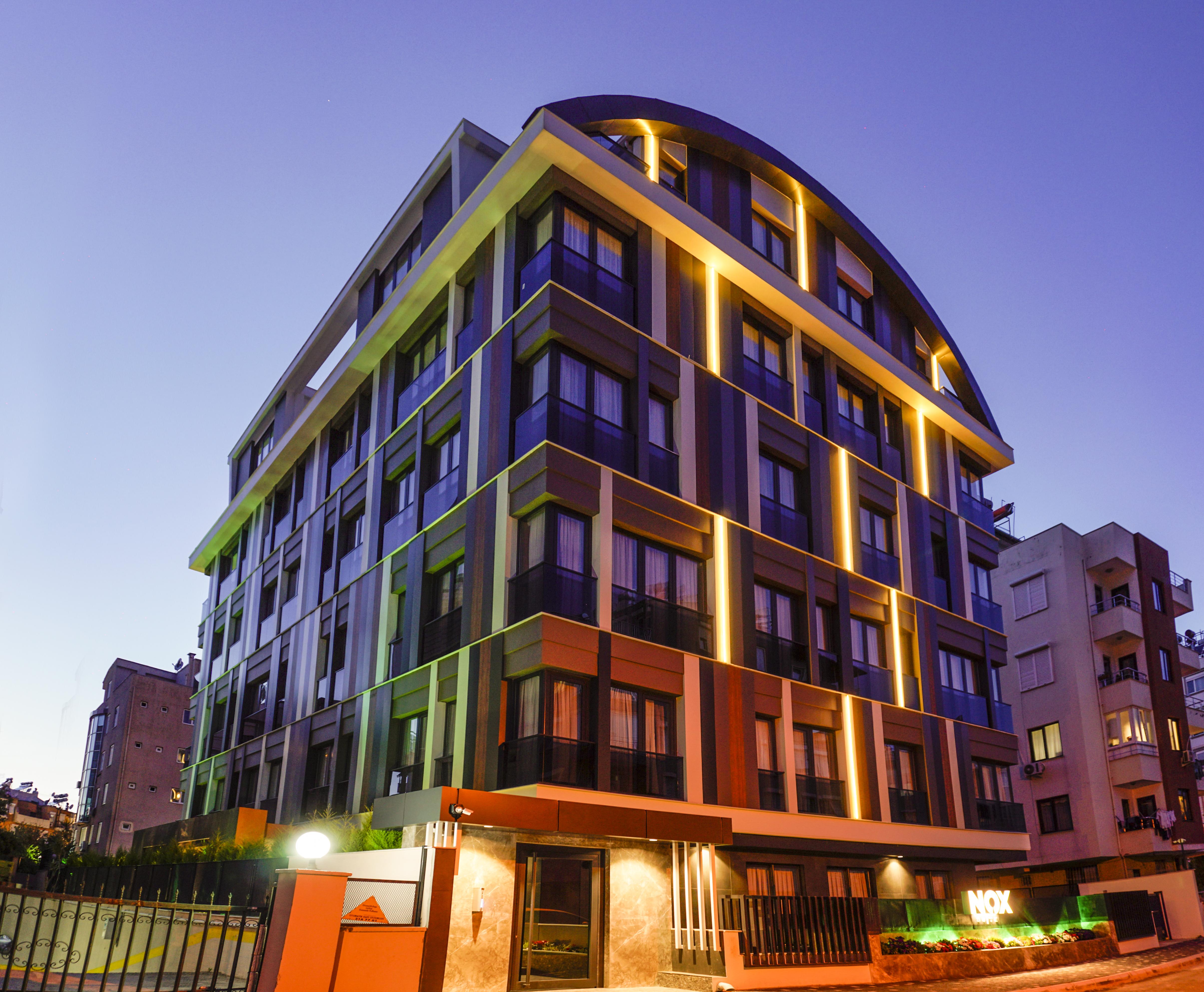 Aparthotel Nox 4*