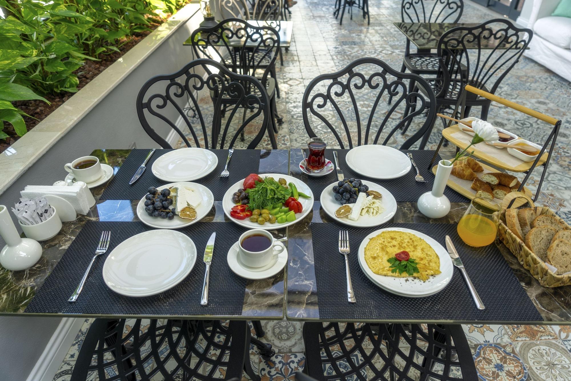 The Mori Club Otel