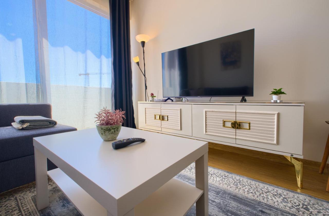 1207 By Newinn Apartment *
