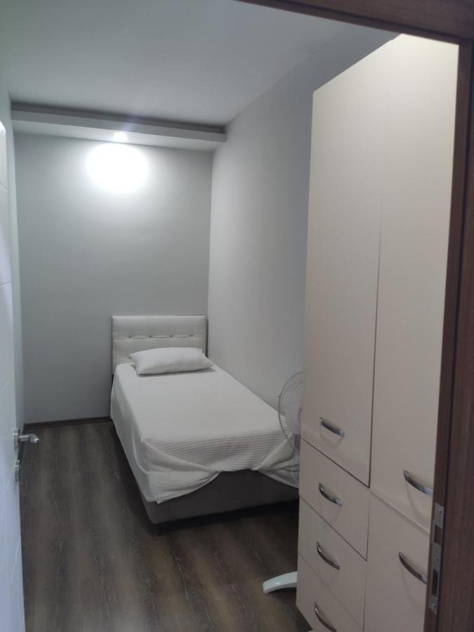 Hadrian And Apart Otel *