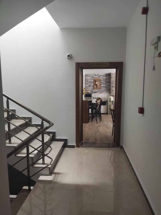 Aparthotel Hadrian And *