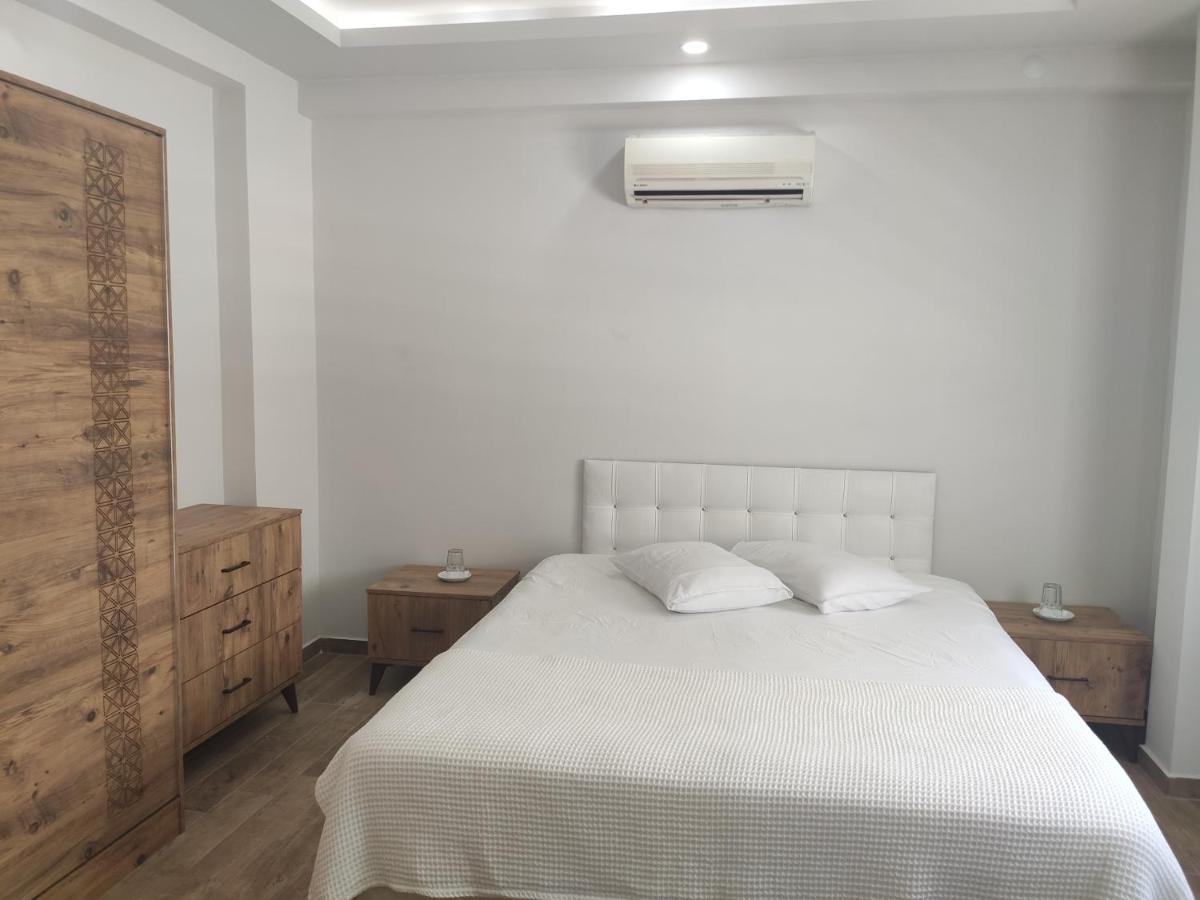 Hadrian And Aparthotel
