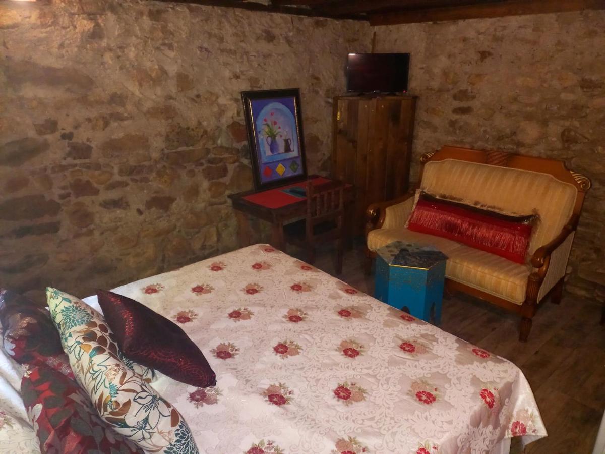 Pansiyon Demeter Rose Stonehouse Pansion Antalya