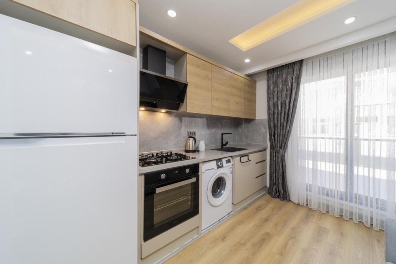 Chic Flat With Central Location In Muratpasa Apartment