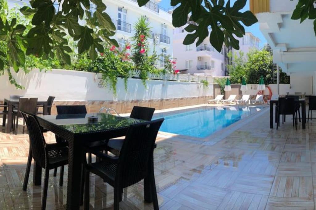 Otel Lavin Garden 3*