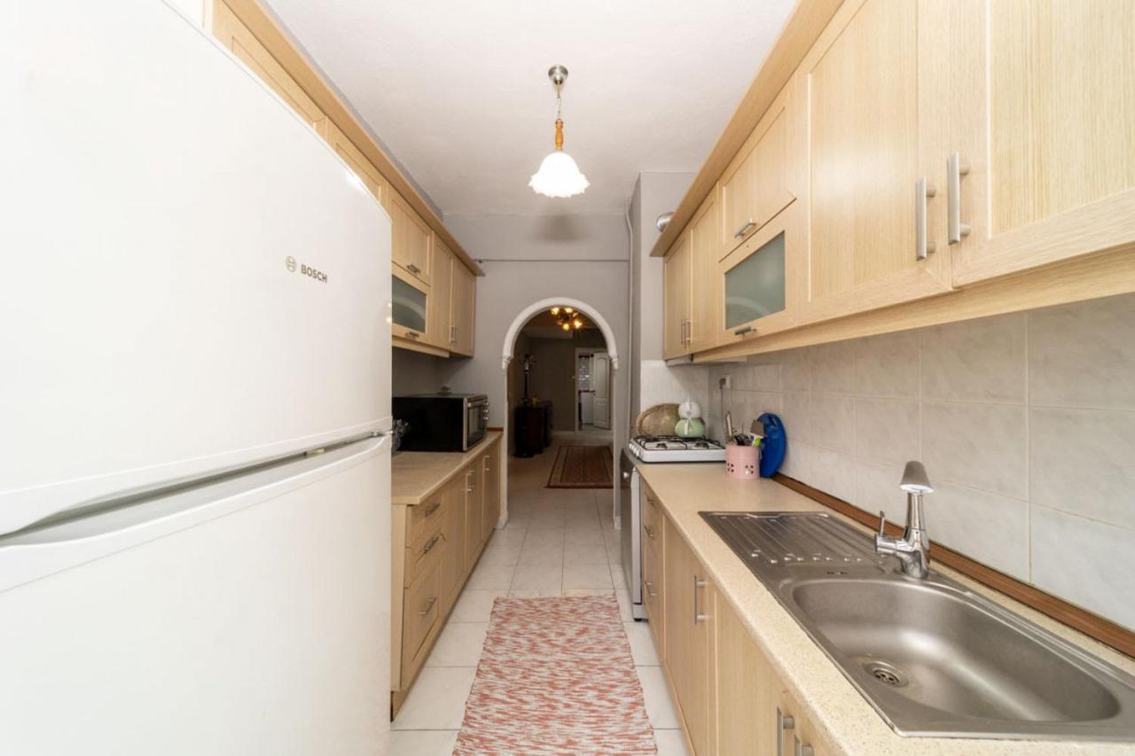 Colorful Flat Close To The Coast In Muratpasa Appartement *