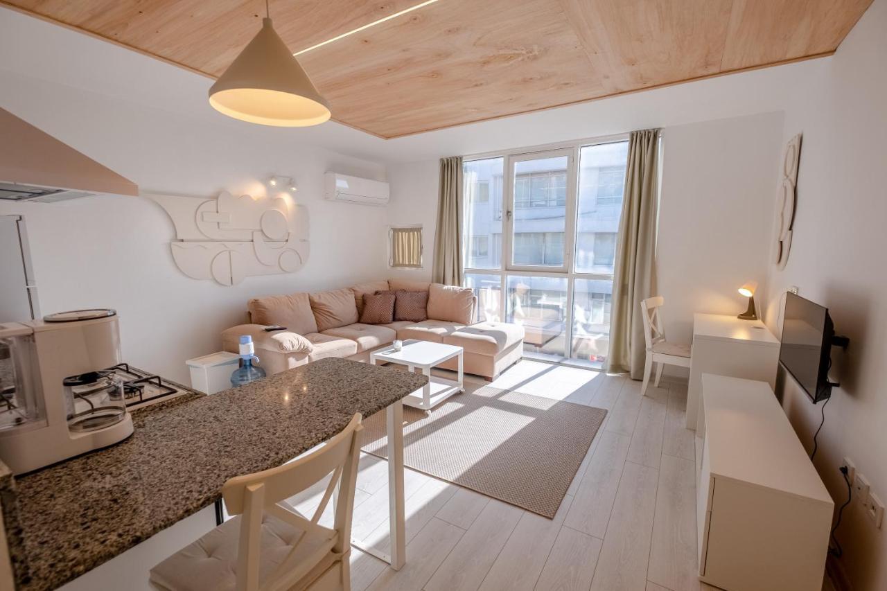 Cozy Japandi- & Minimal Apartment *