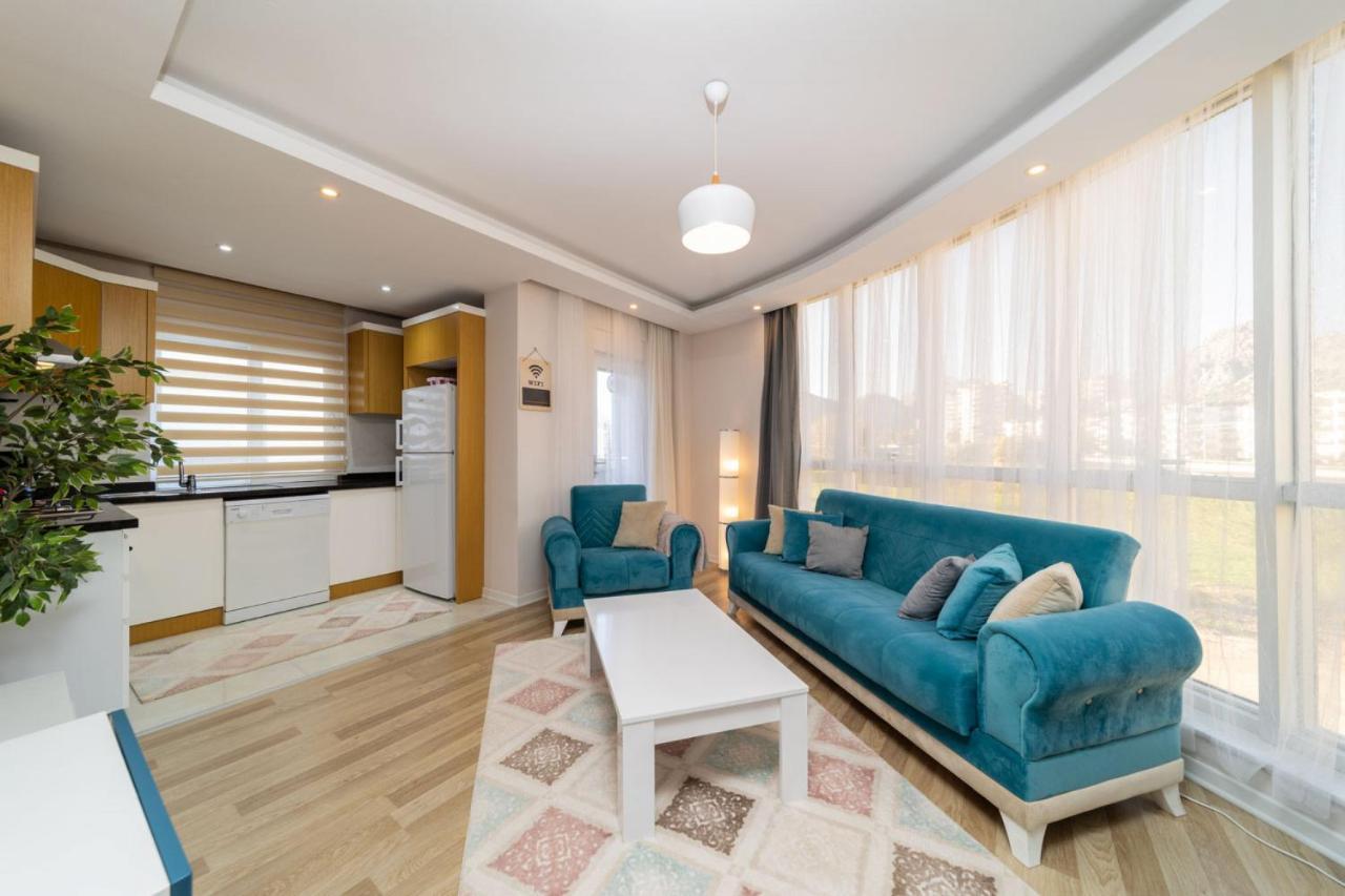 Convenient Flat With Balcony In Konyaalti Apartment *