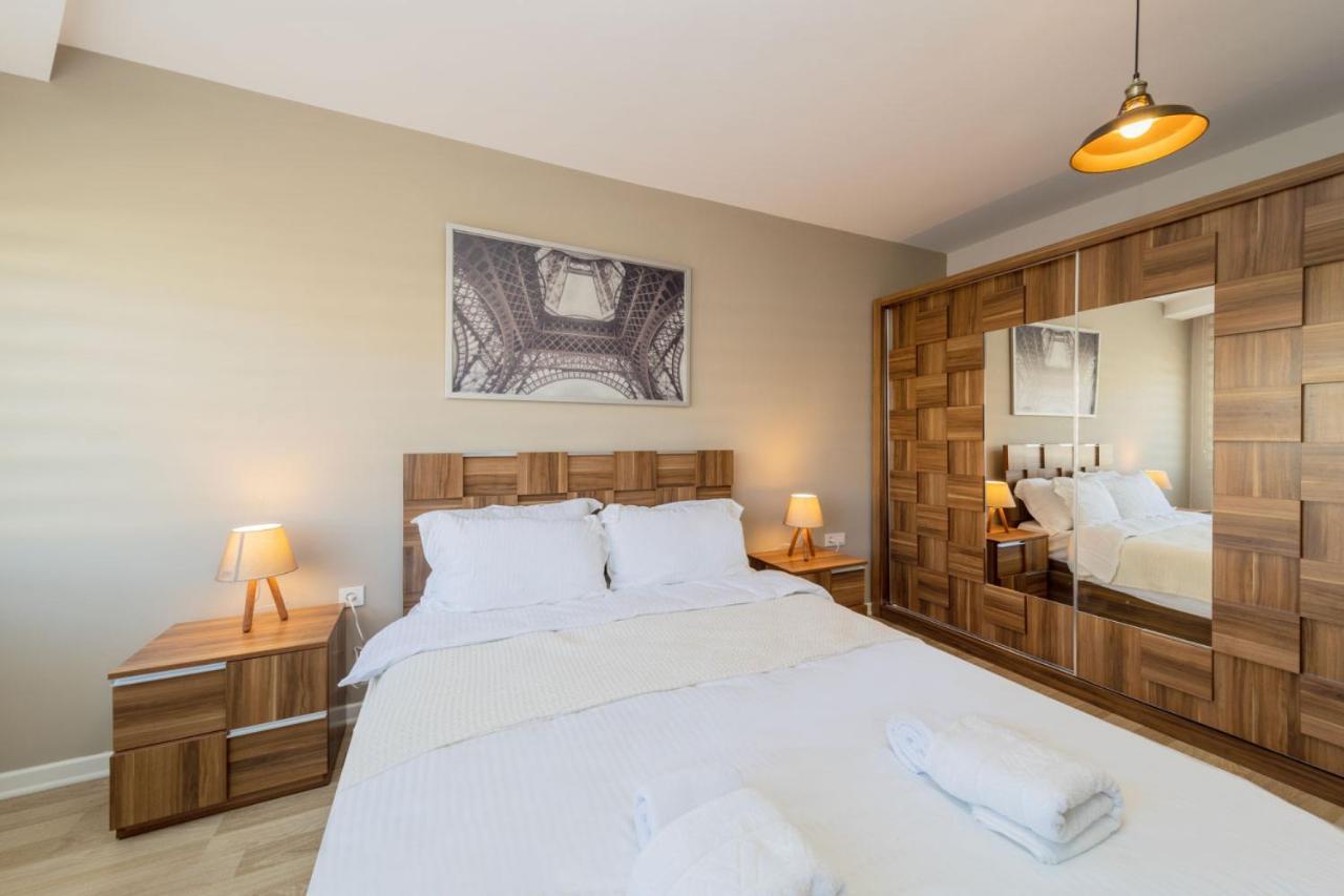 Convenient Flat With Balcony In Konyaalti Apartment *