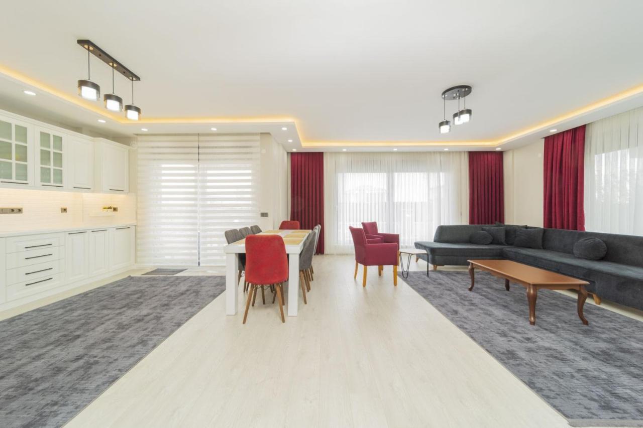 Villa With Pool Garden And Terrace In Antalya