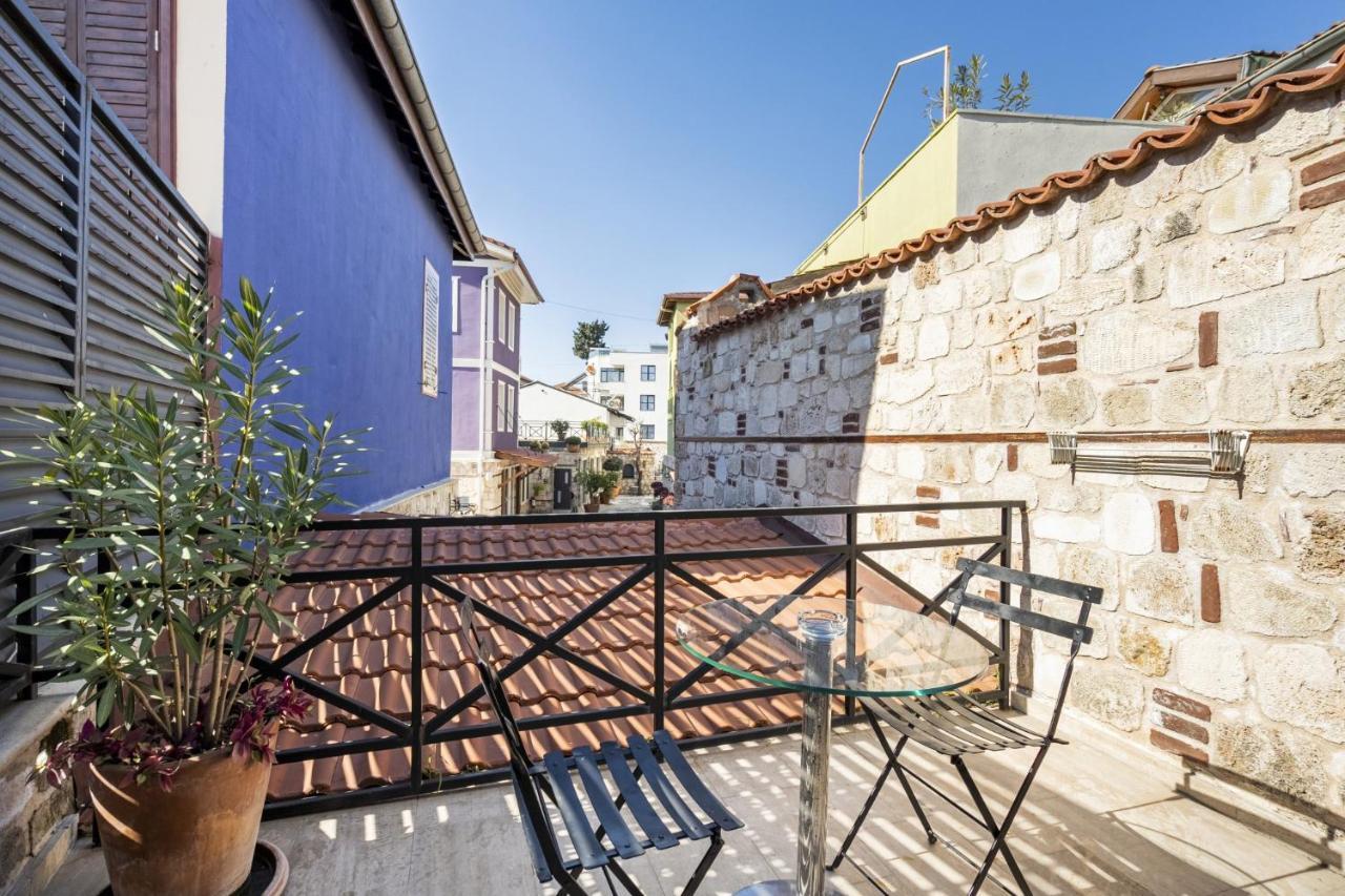 Mesmerizing Flat Near Hadrians Gate