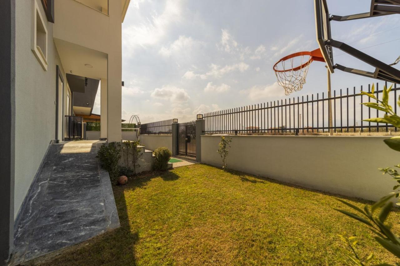 With Pool Garden And Terrace In Villa