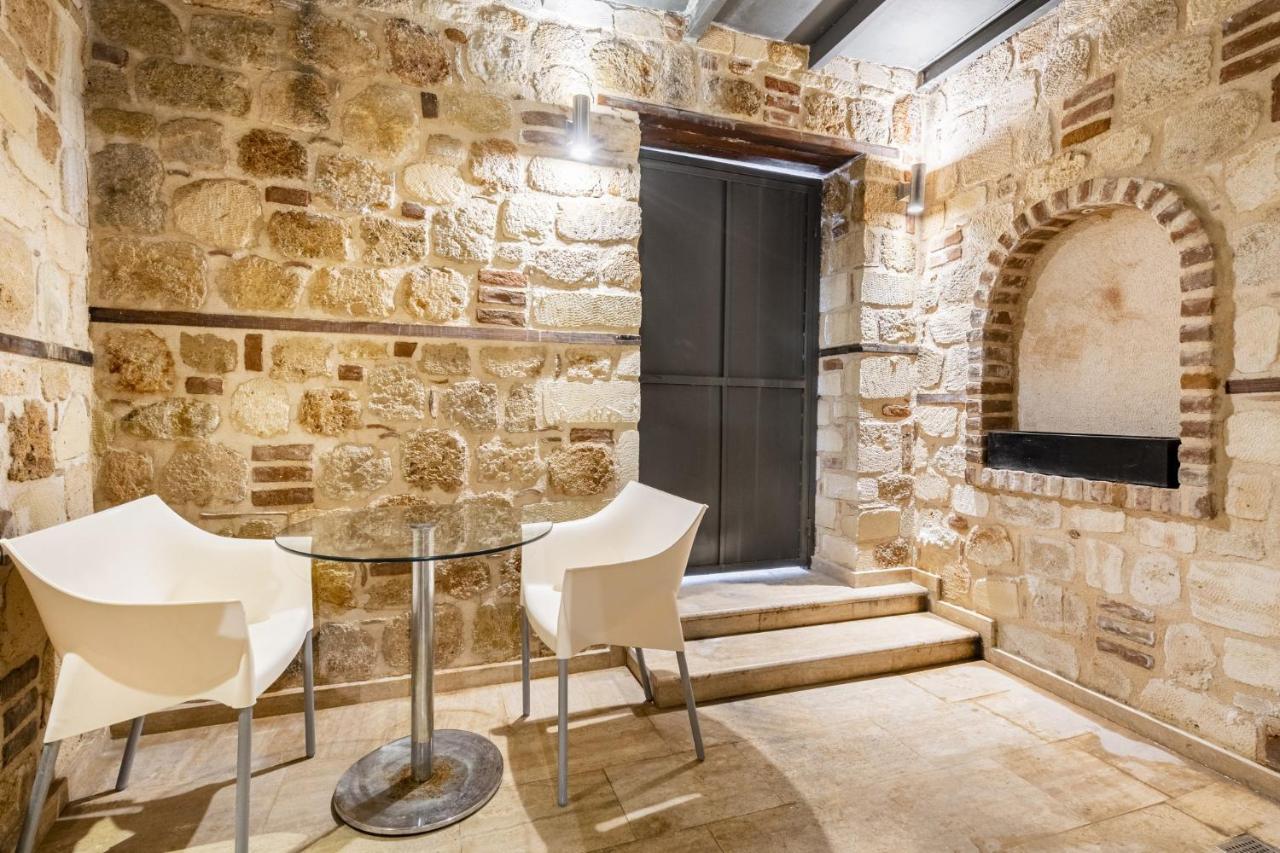 Mesmerizing Flat Near Hadrians Gate
