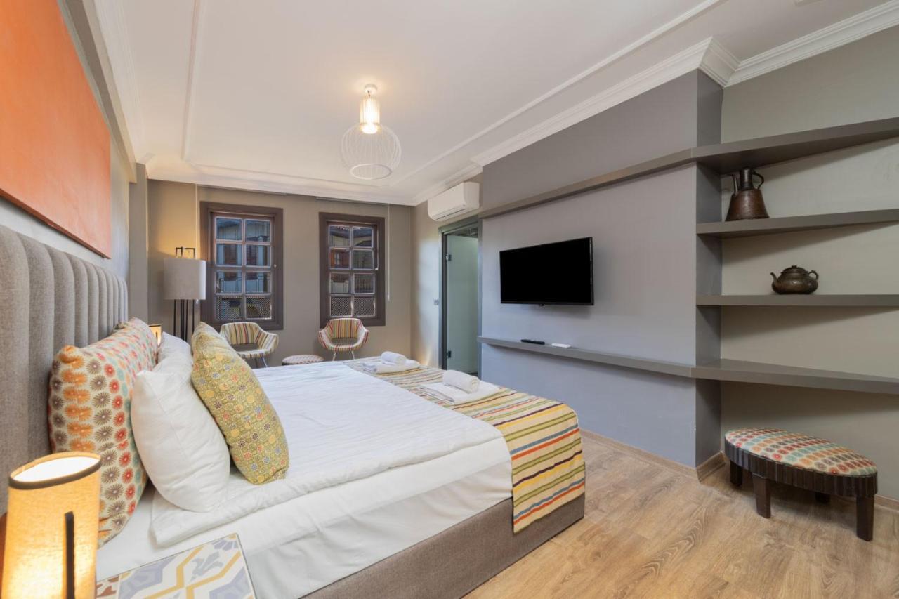 Modern And Fully Furnished Flat In *