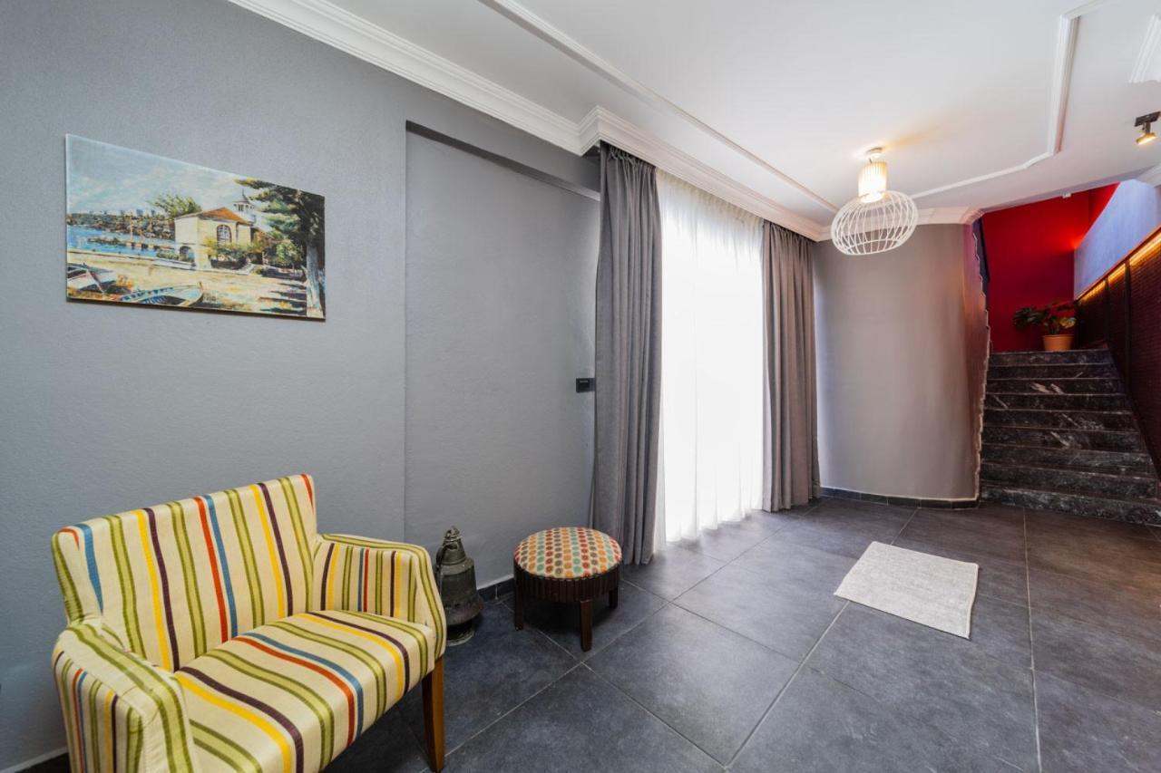 Modern And Fully Furnished Flat In