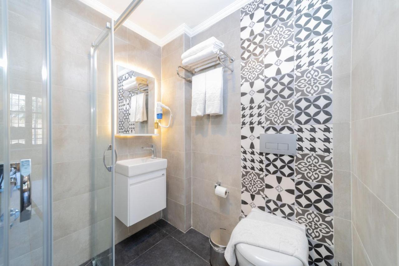 Modern And Fully Furnished Flat In *
