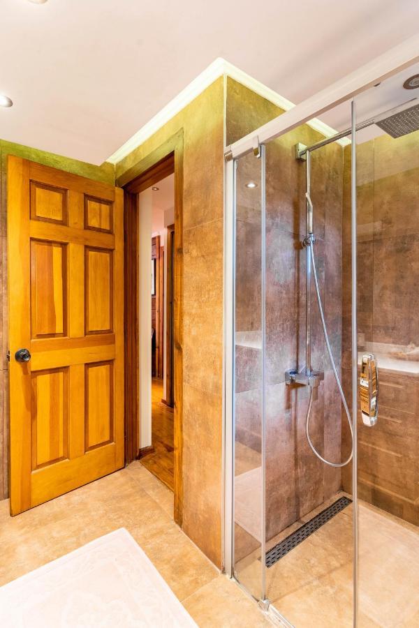 Very Special 6 Bdr Great For Family Reunions Villa Antalya