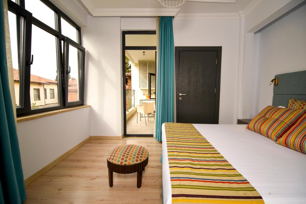 Remarkable Flat With Balcony Near Hadrian's Gate Antalya