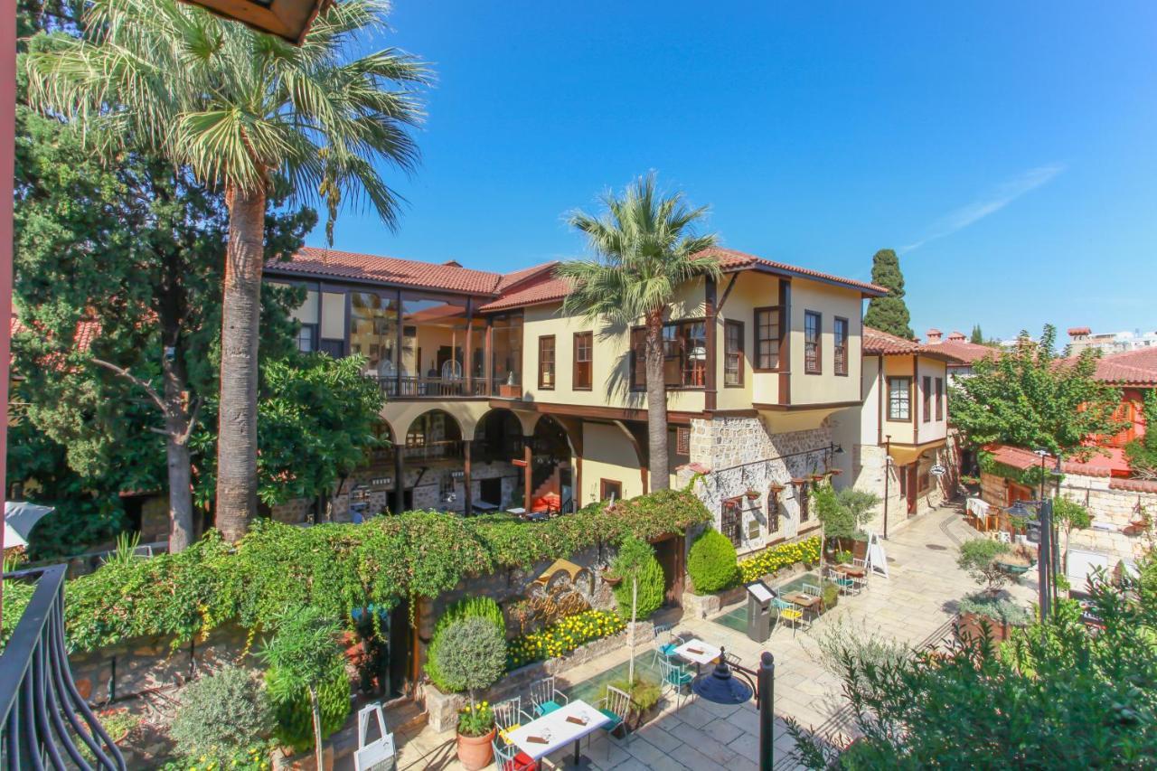 Daire Unique Flat With Balcony Near Hadrian's Gate