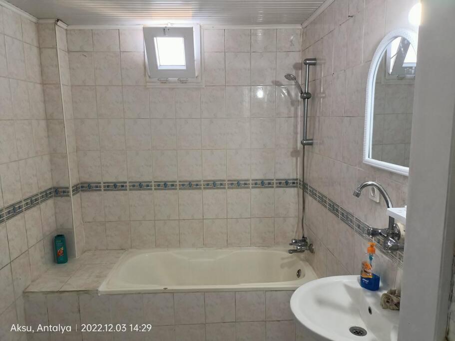 Apartment 3+1 Daire.hizli Wifi,havalimani Plaj, Market Yakin *