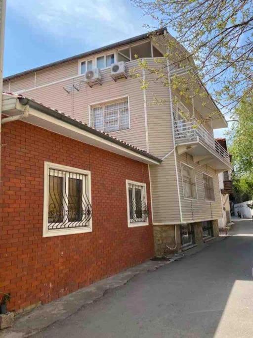 Ozzy Homes Apartment *