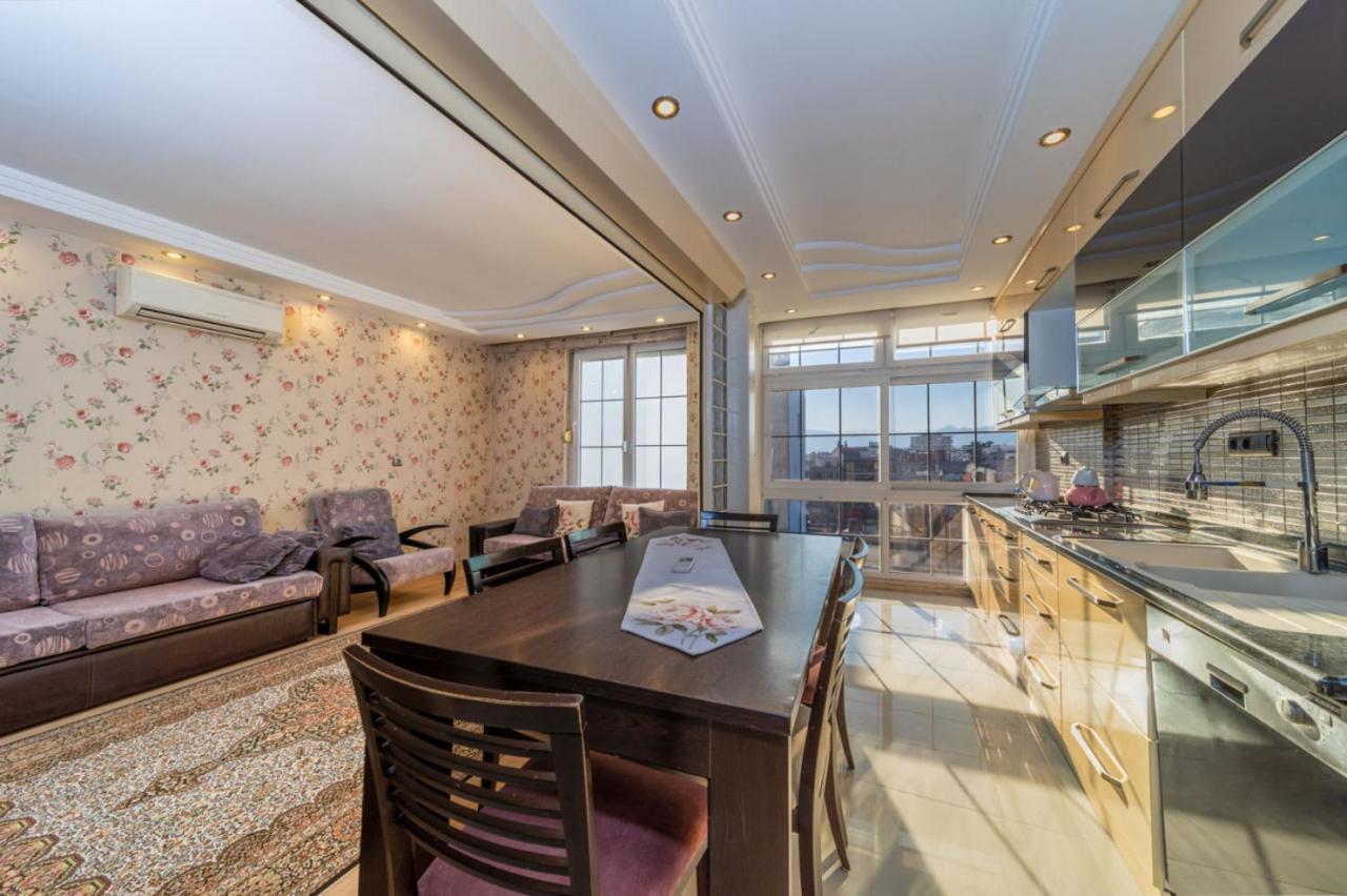 Lovely Flat With Sea View Near In Muratpasa *