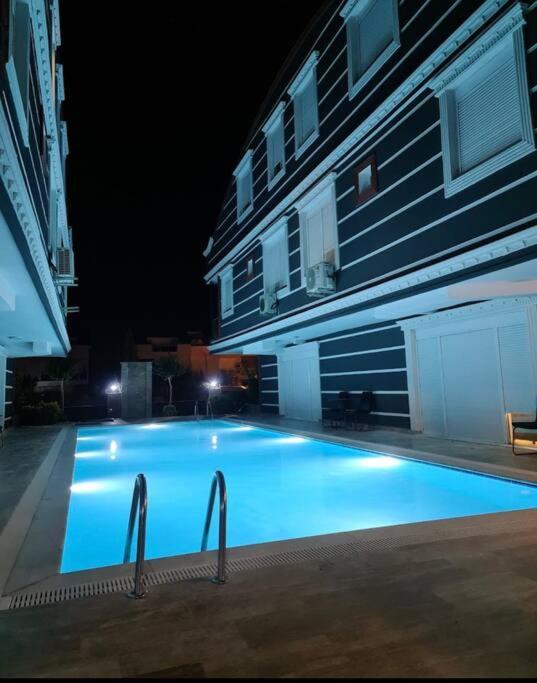 Apartment Avullar Palace Mit Pool In *