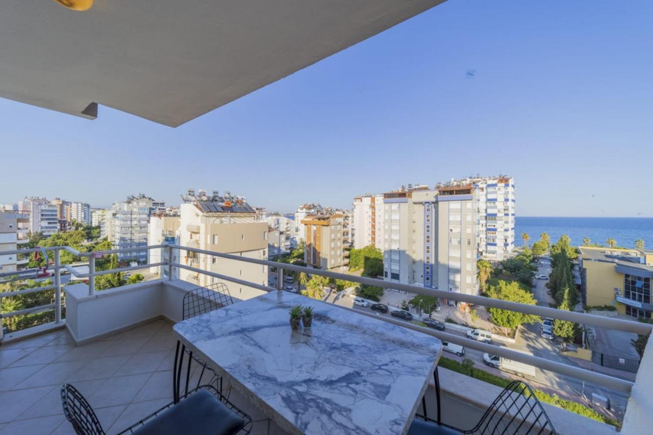 Refreshing Flat Within Walking Distance To Konyaalti With Sea View In Apartment Antalya