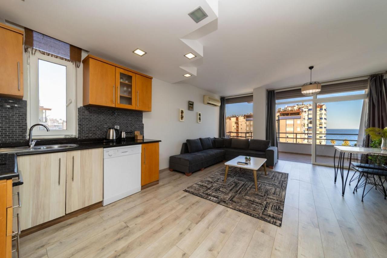 Refreshing Flat Within Walking Distance To Konyaalti With Sea View In Apartment Antalya