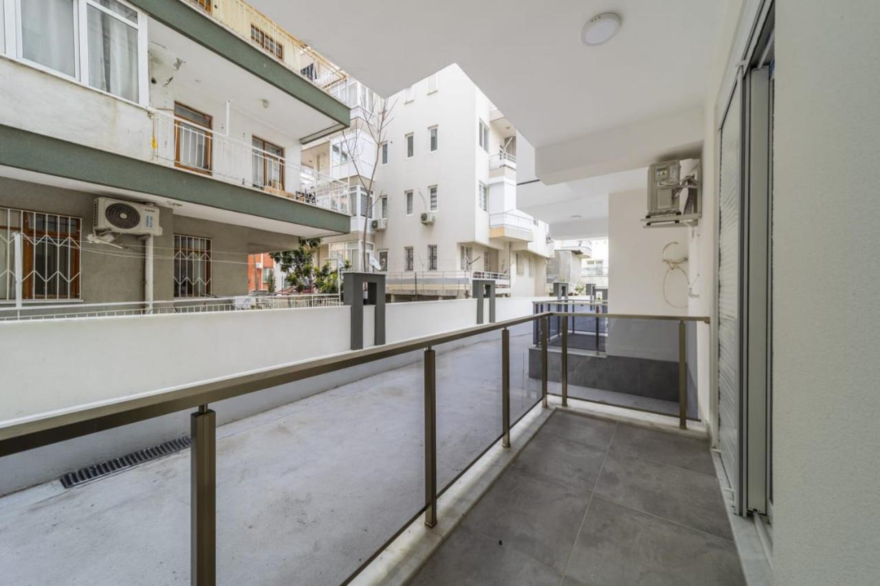 Modern And Cozy With Central Location And Balcony In Muratpasa, *