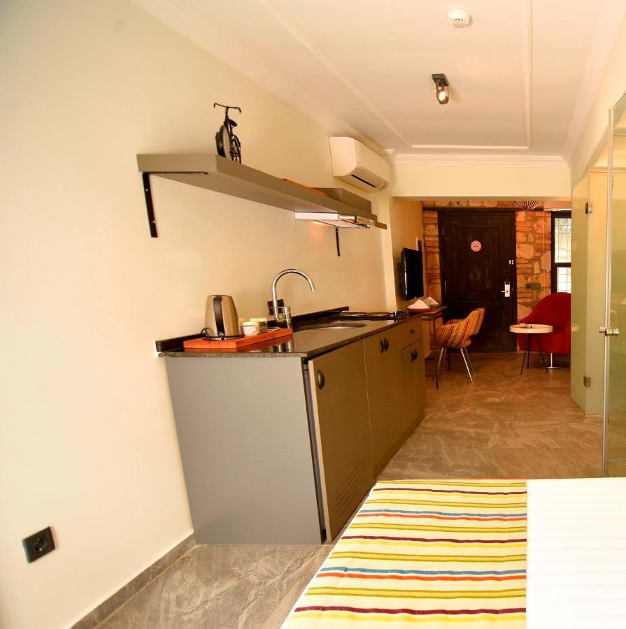 Chic Garden Flat With Patio Near Hadrian's Gate Antalya