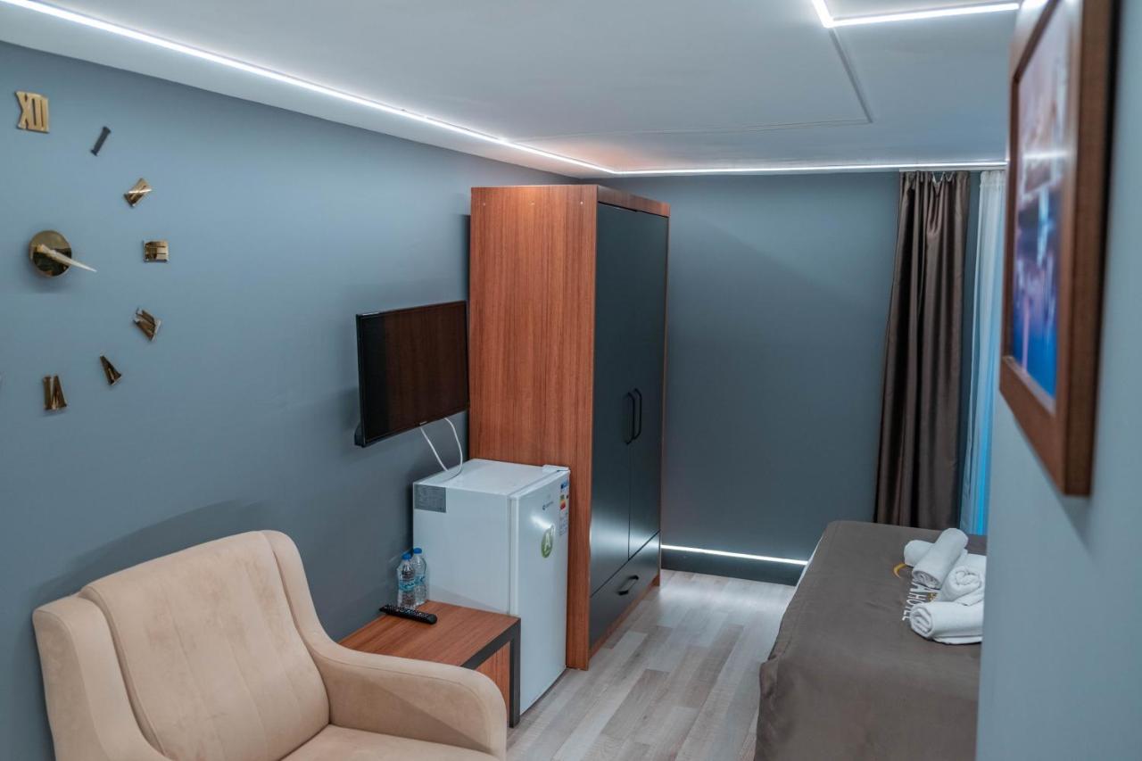 Eva Hotel *
