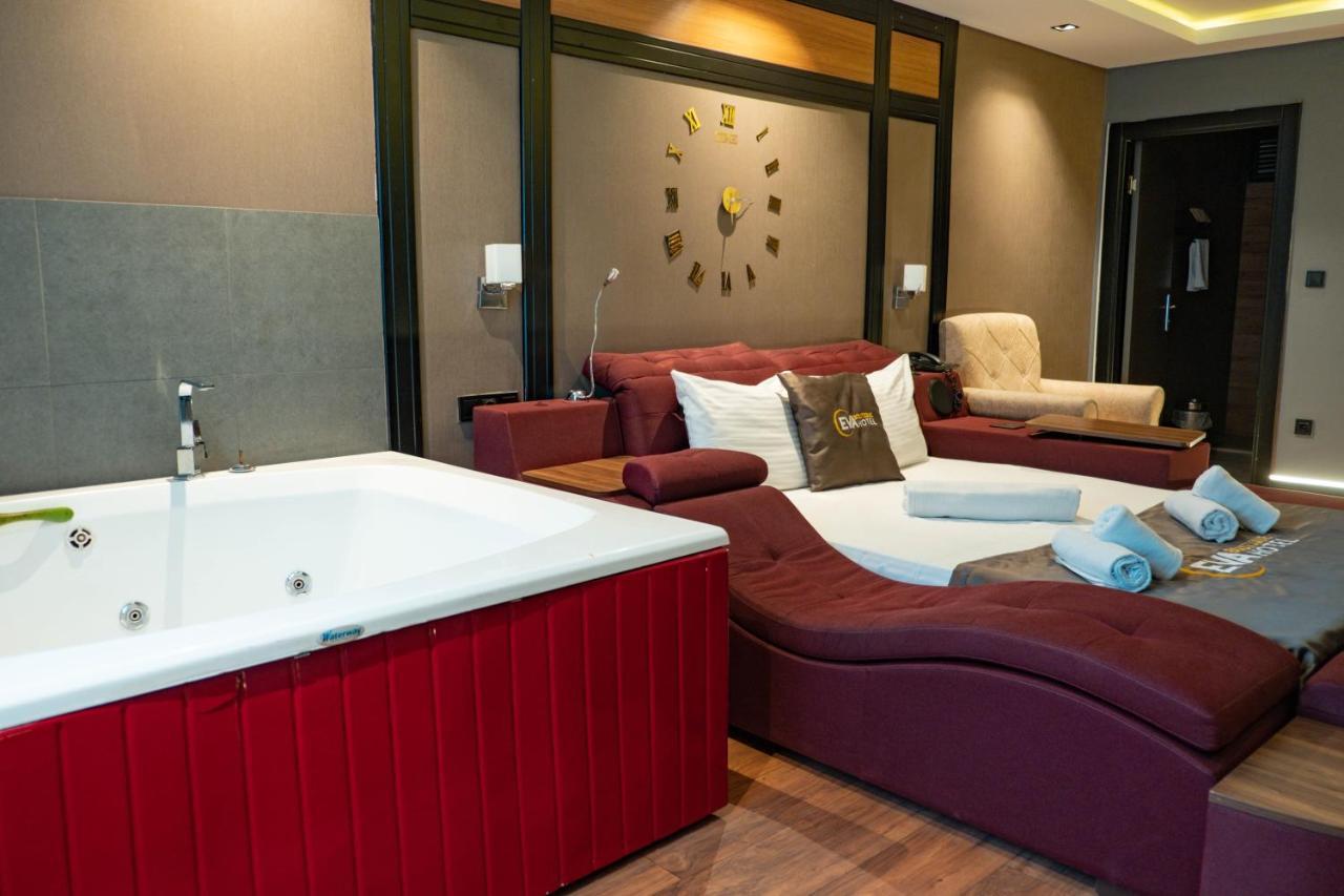 Eva Hotel *