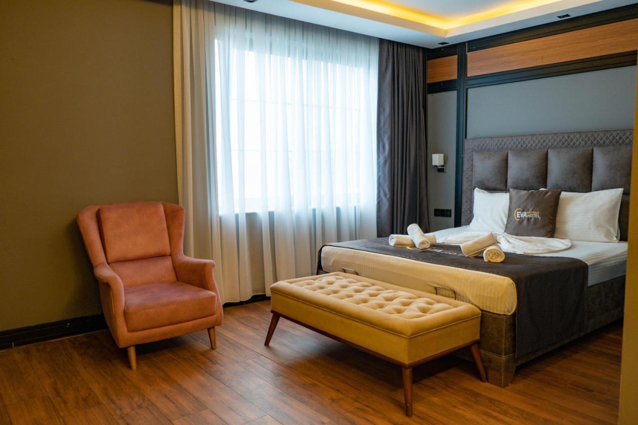 Eva Hotel *