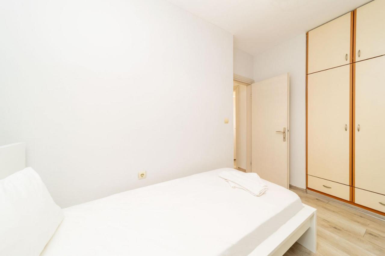 Refreshing Flat Within Walking Distance To Konyaalti With Sea View In Antalya