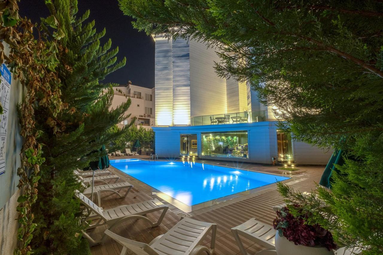 Hotel S White 3*
