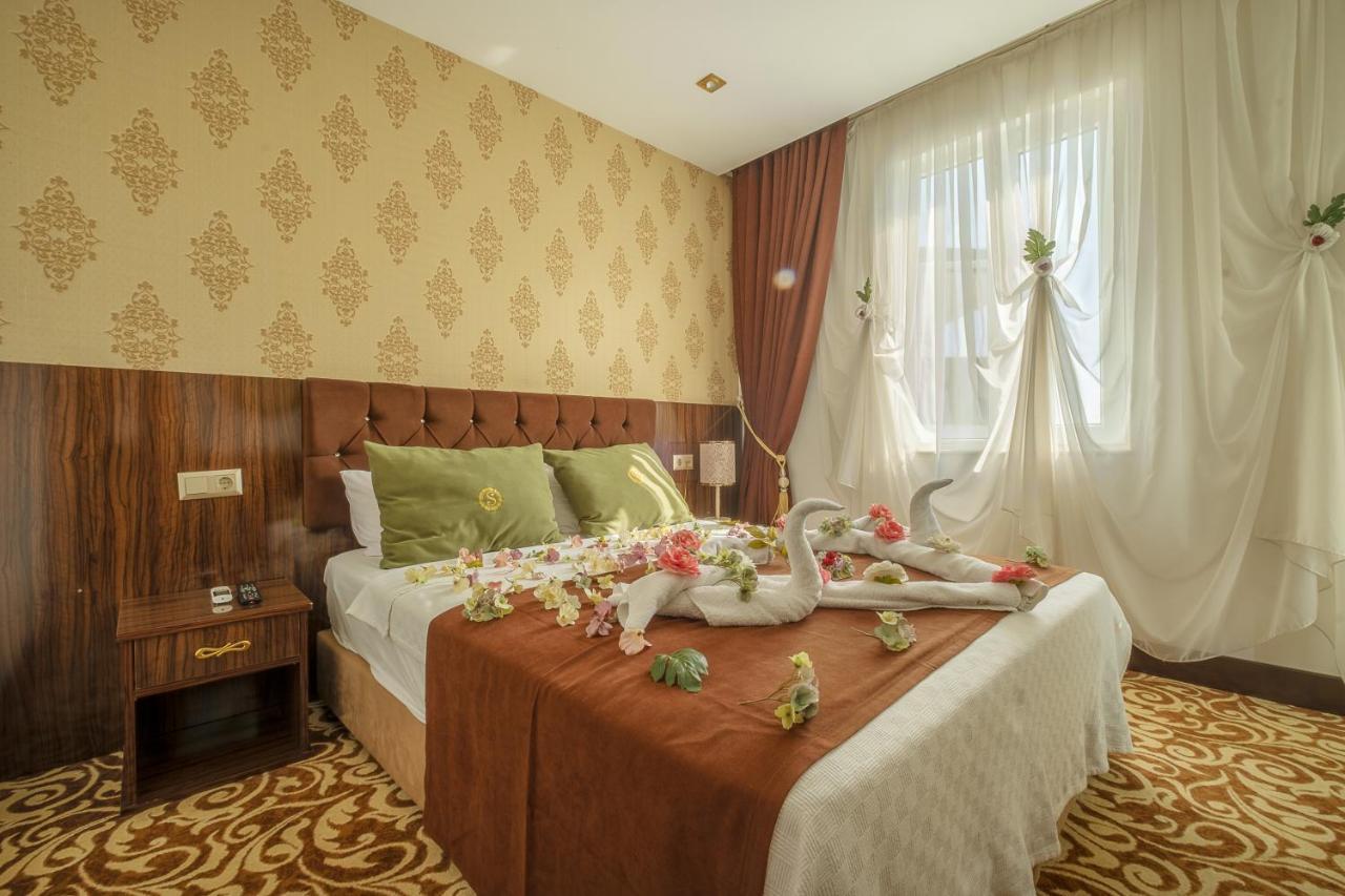 Hotel S White 3*